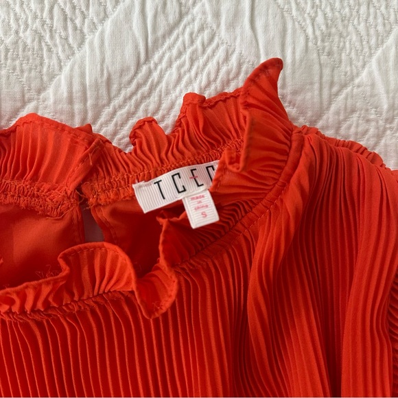 TCEC Pleated Ruffle Top - Picture 4 of 7